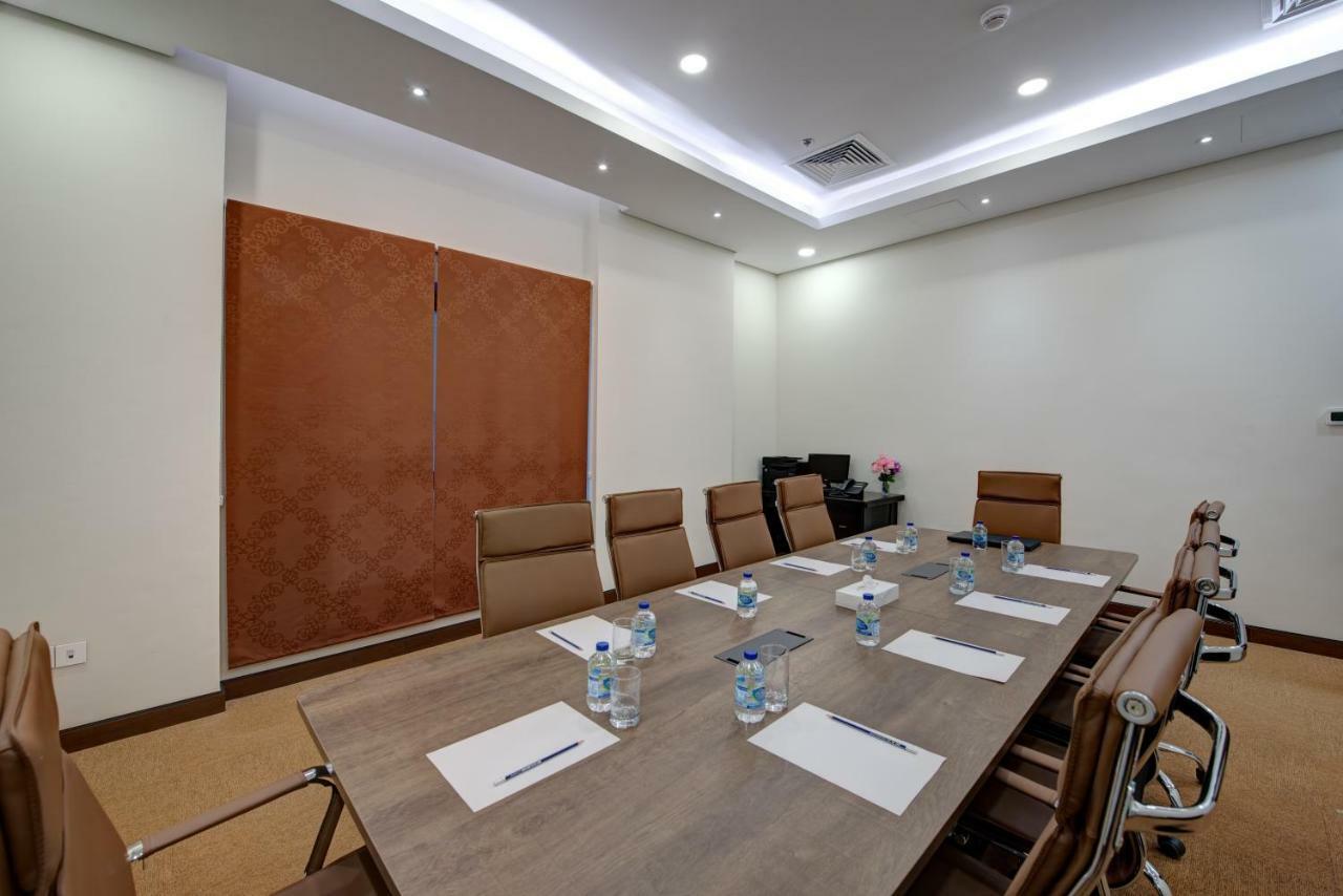 Center Hotel שארג'ה מראה חיצוני תמונה