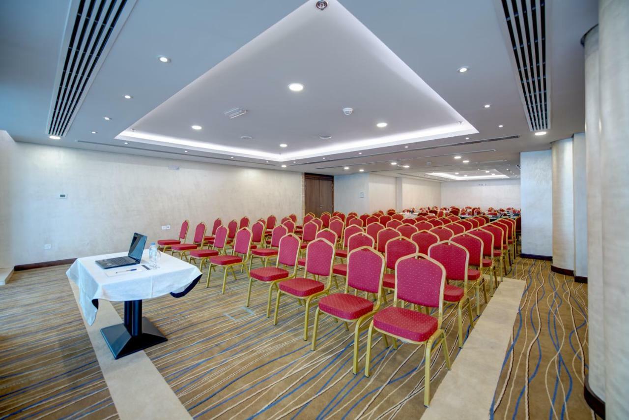 Center Hotel שארג'ה מראה חיצוני תמונה