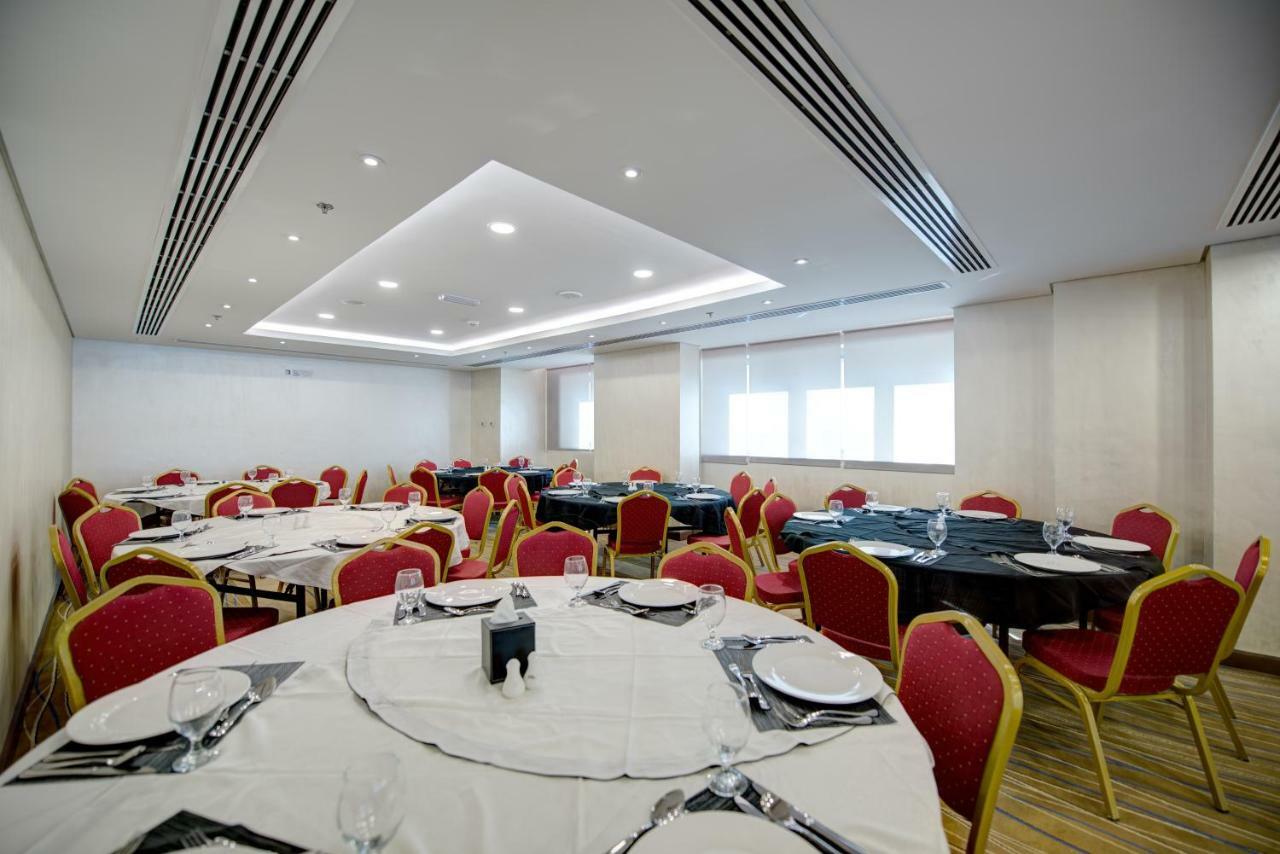 Center Hotel שארג'ה מראה חיצוני תמונה