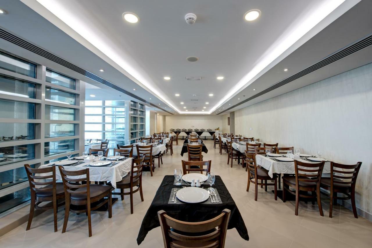 Center Hotel שארג'ה מראה חיצוני תמונה
